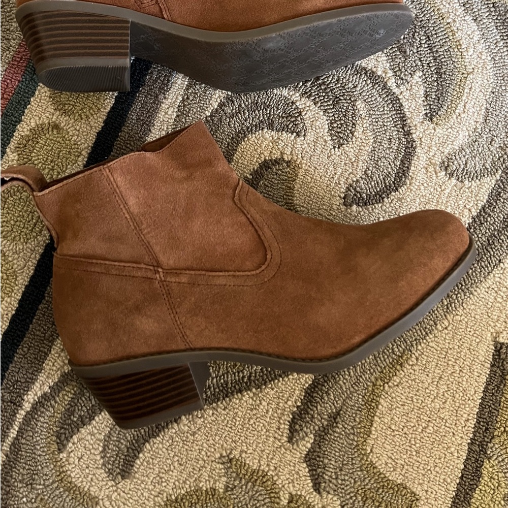 Vionic Vera suede bootie in Toffee - Picture 3 of 7